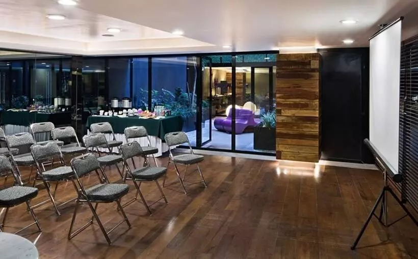 Fotos del hotel Las Suites Campos Eliseos:  8