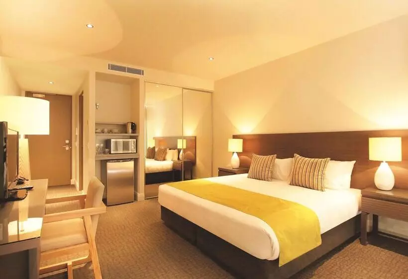 Oaks Redcliffe Mon Komo Suites