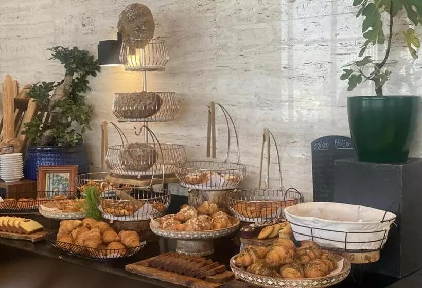 Fotos del hotel Mövenpick  And Residences Riyadh:  24