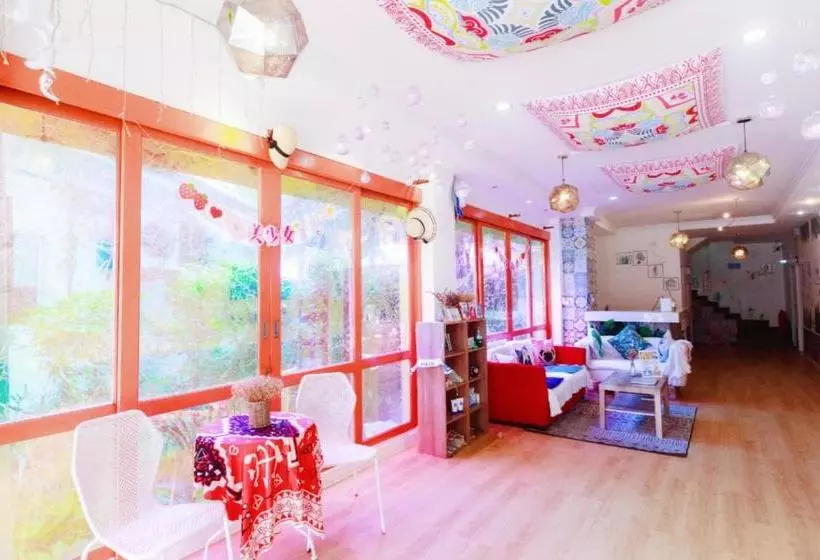 Fotos del hotel The Lantine Hostel:  4