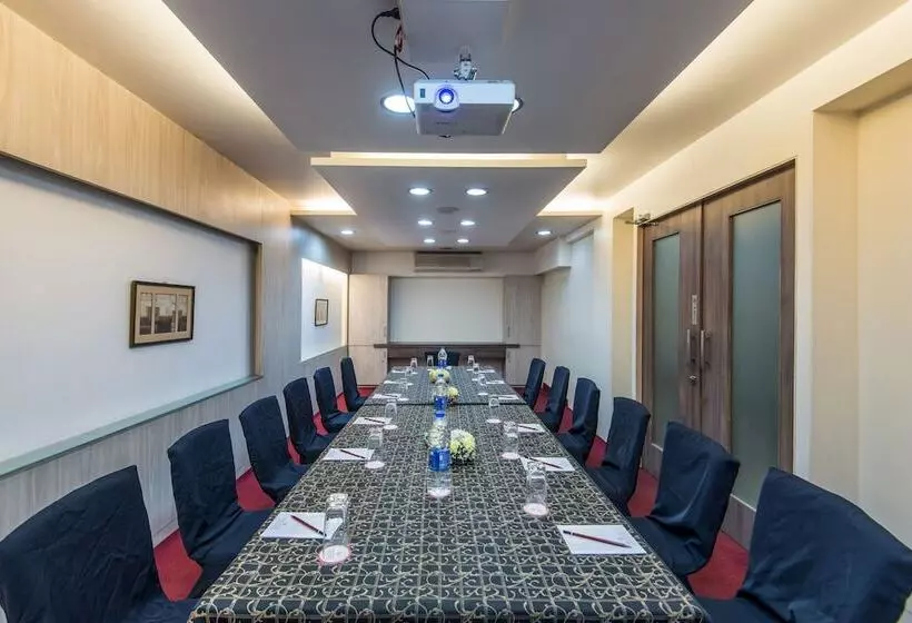 Fotos del hotel Park Central Comfort- E- Suites:  19