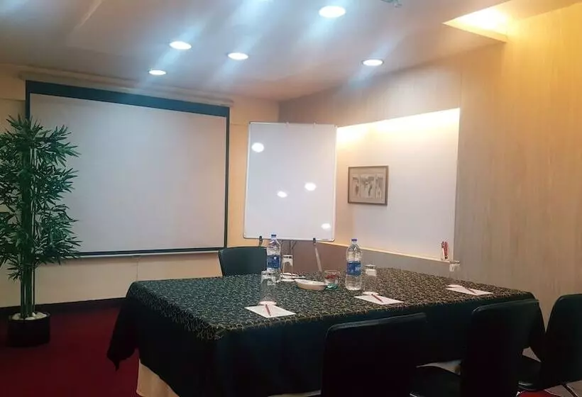 Fotos del hotel Park Central Comfort- E- Suites:  15