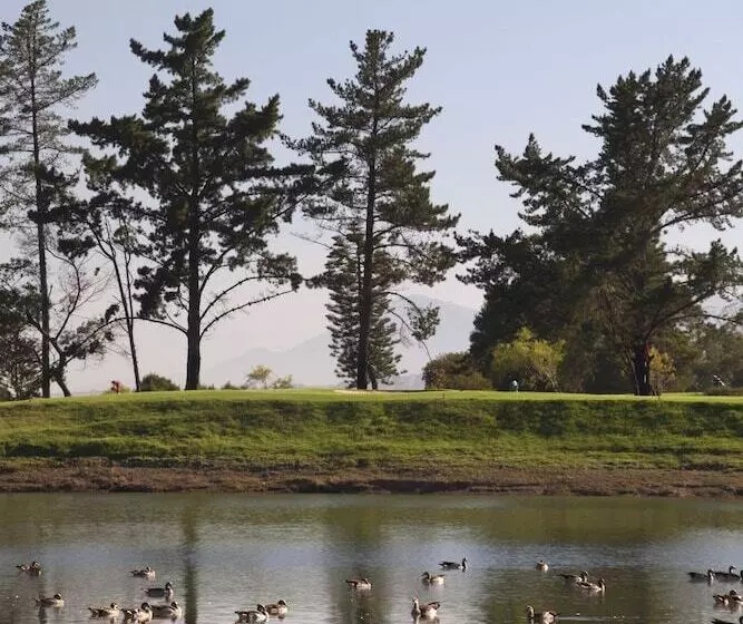 Devonvale Golf & Wine Lodge