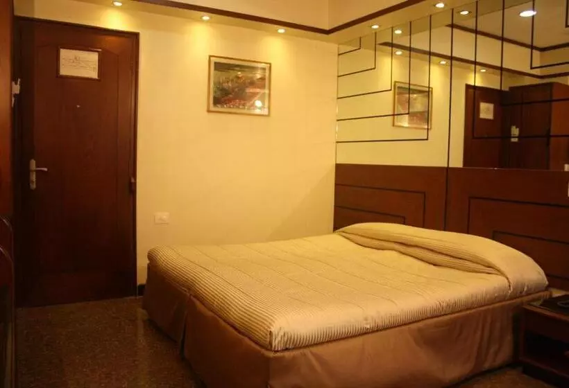 Fotos del hotel Karl Residency:  13