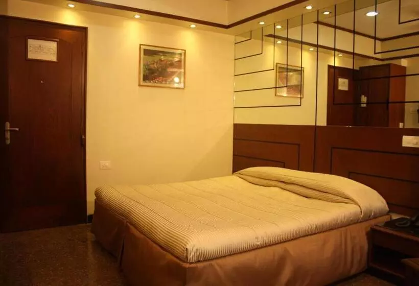 Fotos del hotel Karl Residency:  12