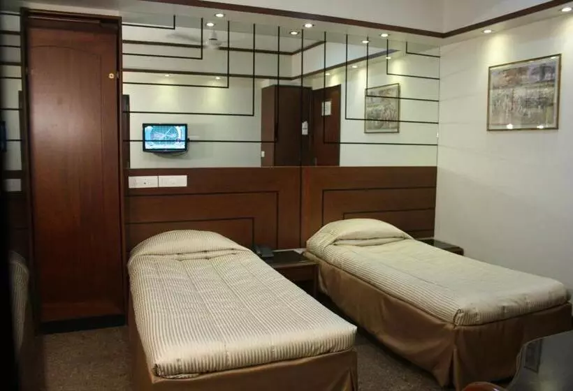 Fotos del hotel Karl Residency:  6