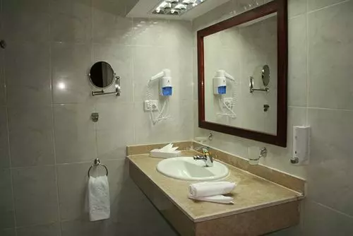 Fotos del hotel Golden 5 Topaz Suites Hotel:  8