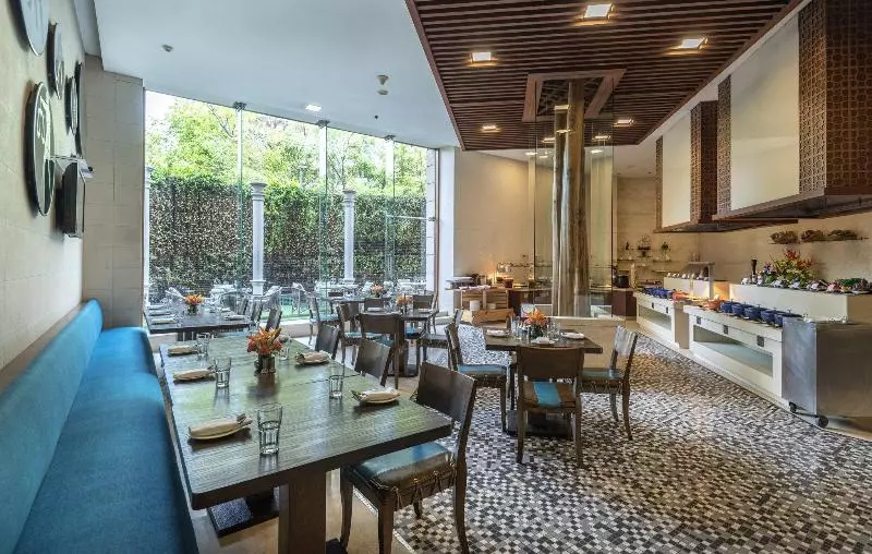 Fotos del hotel Radisson Gurugram Sohna Road City Center:  6