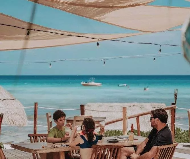 Fotos del hotel Petit Lafitte:  3