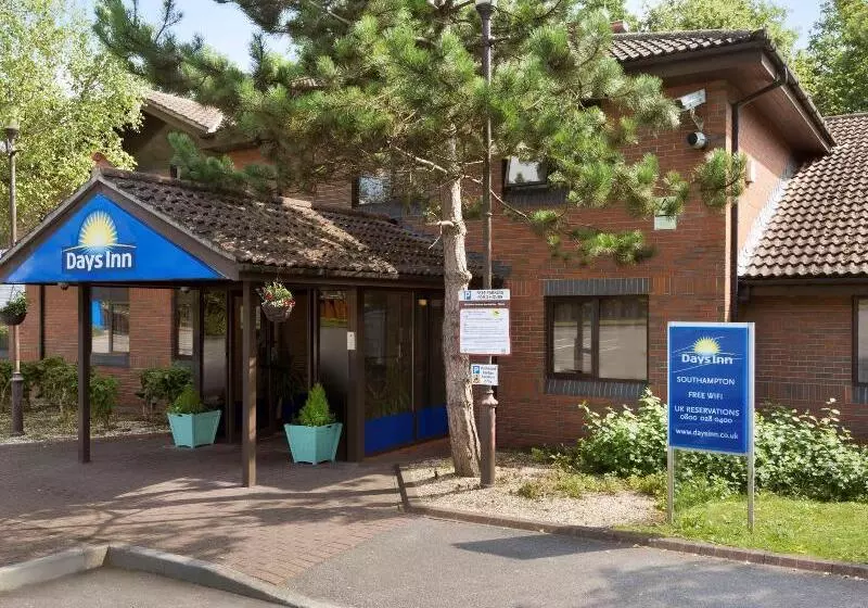 Fotos del hotel Days Inn Southampton Rownhams:  5