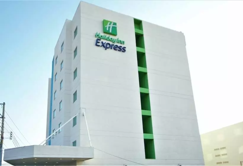 Fotos del hotel Holiday Inn Express & Suites Tuxtla Gutierrez La Marimba, An Ihg:  10