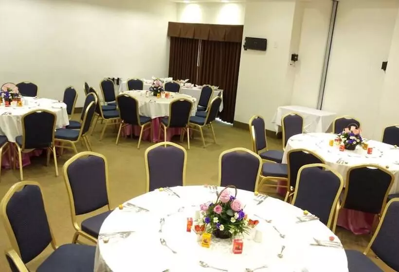 Fotos del hotel Holiday Inn Express & Suites Tuxtla Gutierrez La Marimba, An Ihg:  13