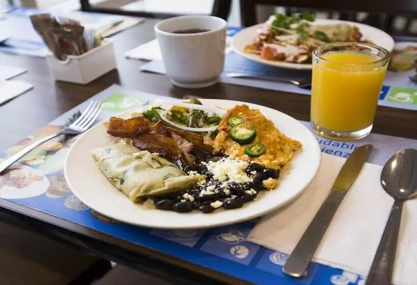 Fotos del hotel Holiday Inn Express & Suites Tuxtla Gutierrez La Marimba, An Ihg:  5