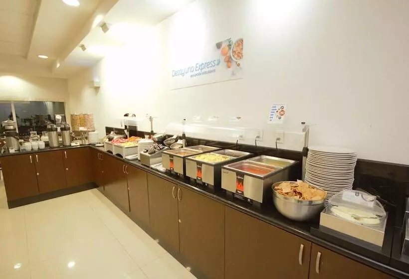 Fotos del hotel Holiday Inn Express & Suites Tuxtla Gutierrez La Marimba, An Ihg:  7