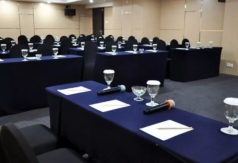 Fotos del hotel Beverly  Batam:  12