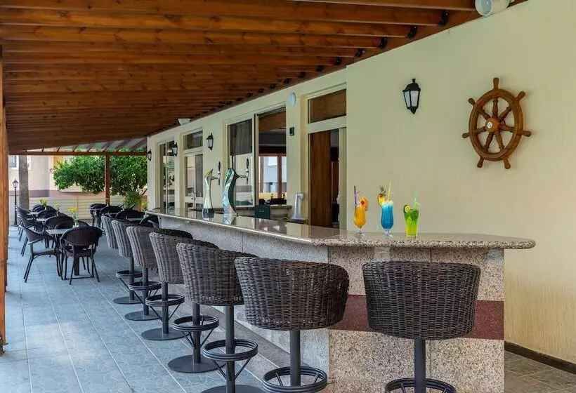 Fotos del hotel Kapetanios Limassol:  4