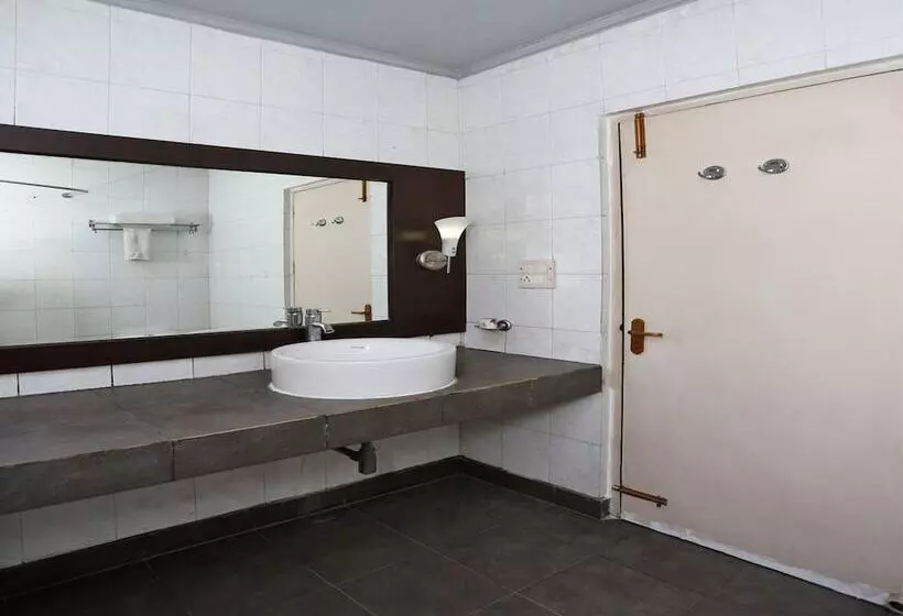 Fotos del hotel Crossroads Woodbridge:  9