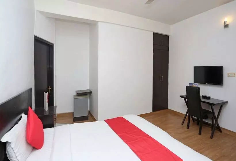 Fotos del hotel Crossroads Woodbridge:  2