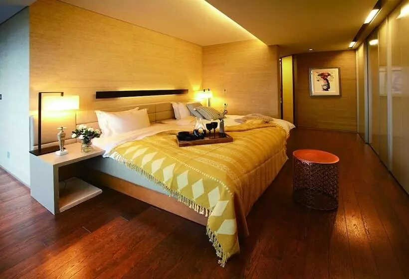 The Classic 500 Pentaz Executive Residence