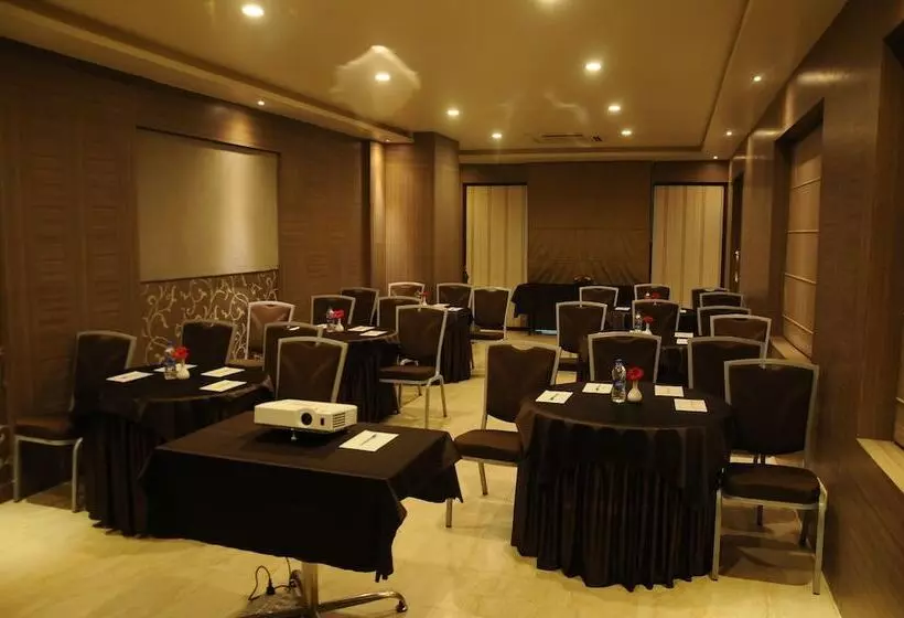 Fotos del hotel Madhav International:  15