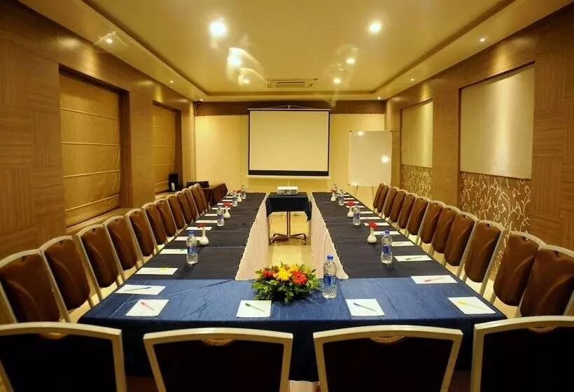 Fotos del hotel Madhav International:  13