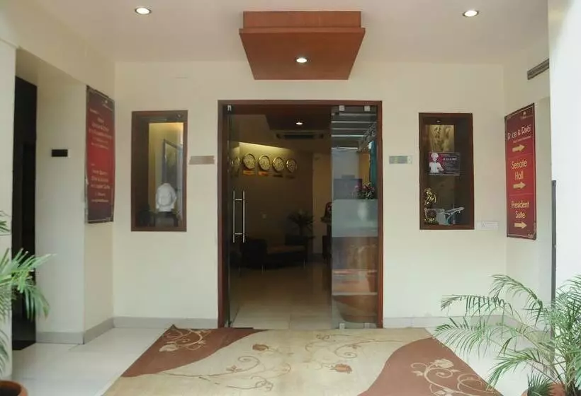 Fotos del hotel Madhav International:  6