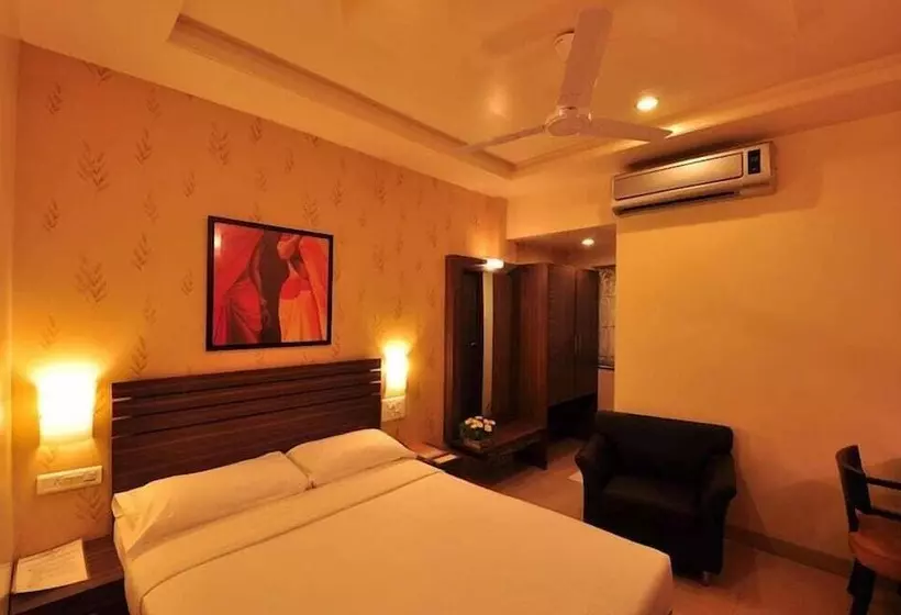 Fotos del hotel Madhav International:  14