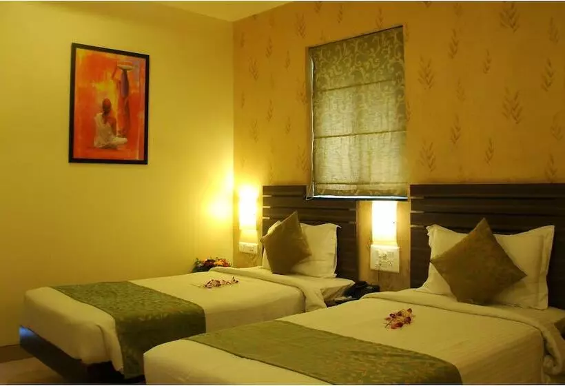 Fotos del hotel Madhav International:  12