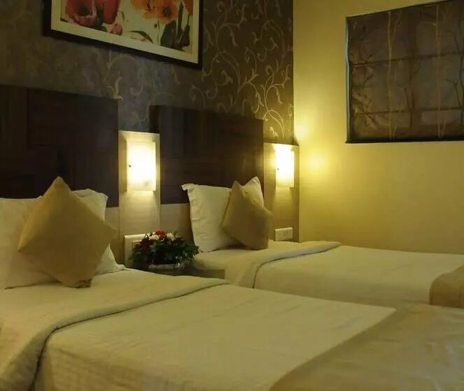 Fotos del hotel Madhav International:  16