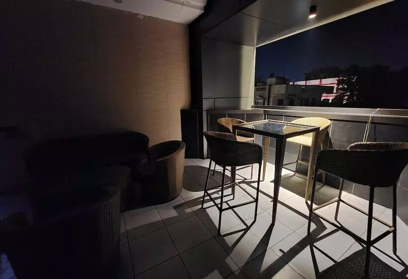 Fotos del hotel Square9  Near Huda Metro , Fortis & Cloud9:  5