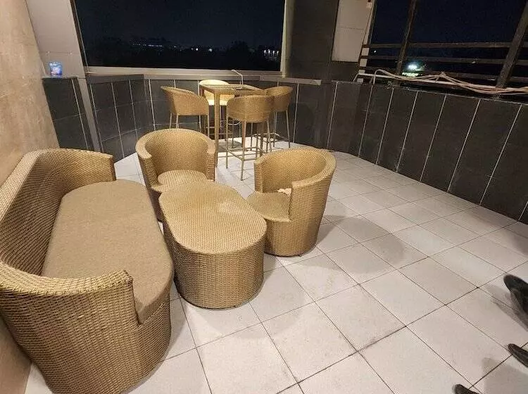 Fotos del hotel Square9  Near Huda Metro , Fortis & Cloud9:  17