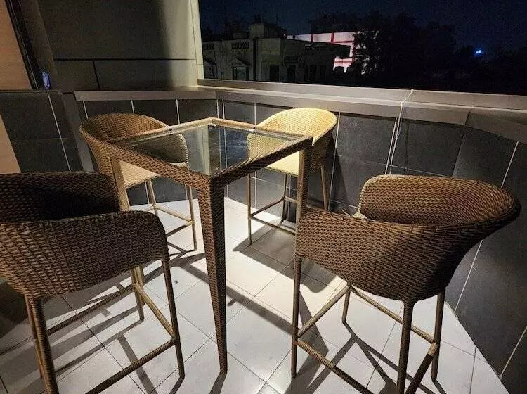 Fotos del hotel Square9  Near Huda Metro , Fortis & Cloud9:  12