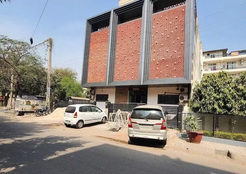 Fotos del hotel Square9  Near Huda Metro , Fortis & Cloud9:  18