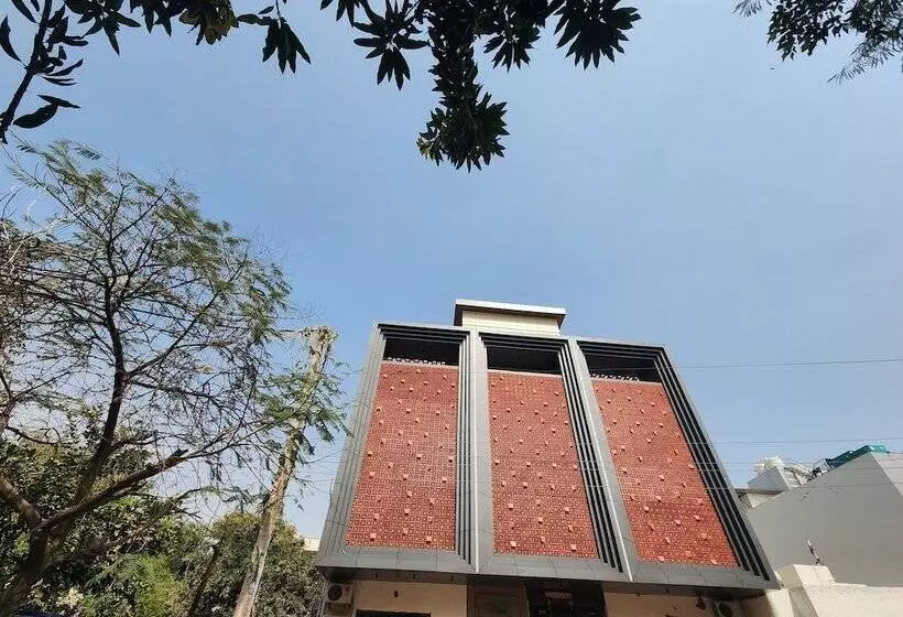 Fotos del hotel Square9  Near Huda Metro , Fortis & Cloud9:  8