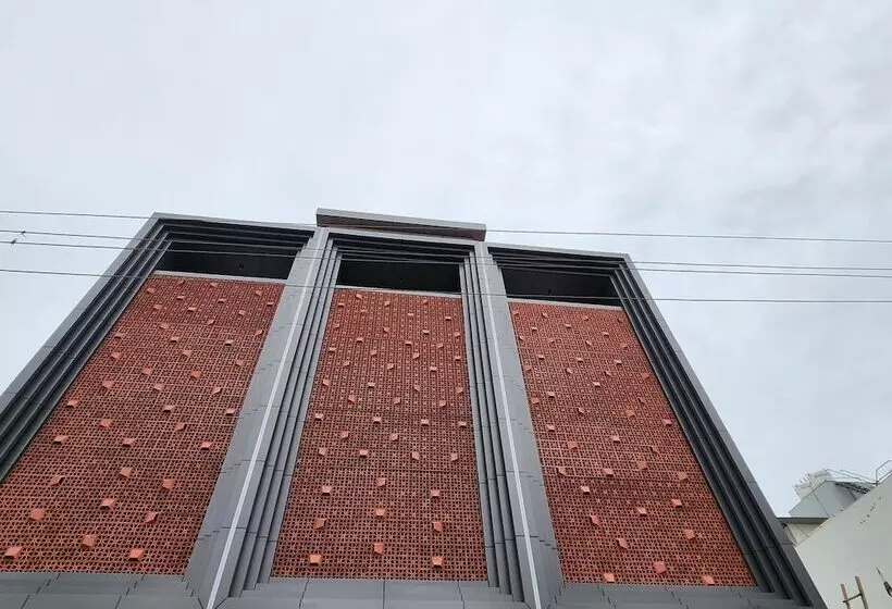 Fotos del hotel Square9  Near Huda Metro , Fortis & Cloud9:  14