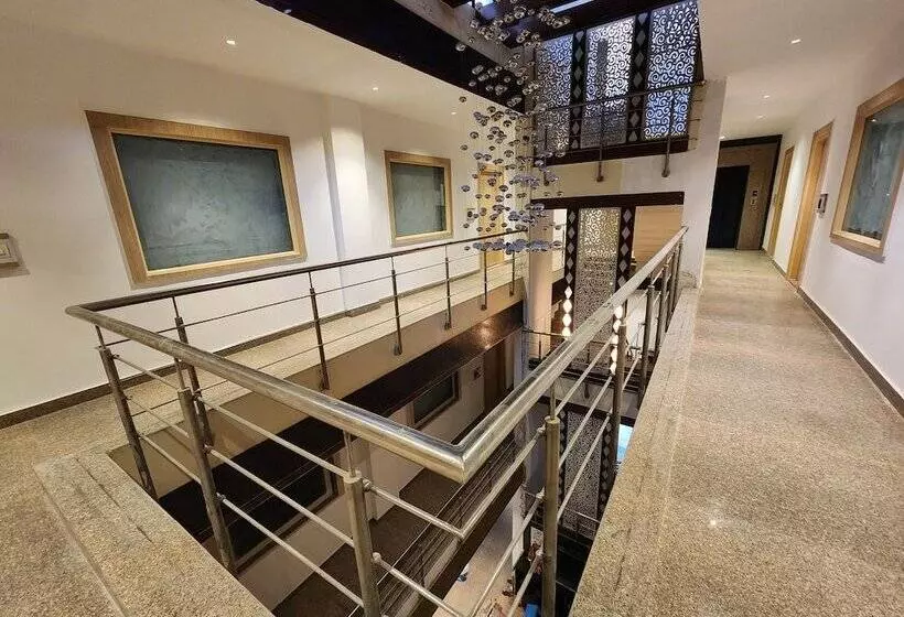 Fotos del hotel Square9  Near Huda Metro , Fortis & Cloud9:  25