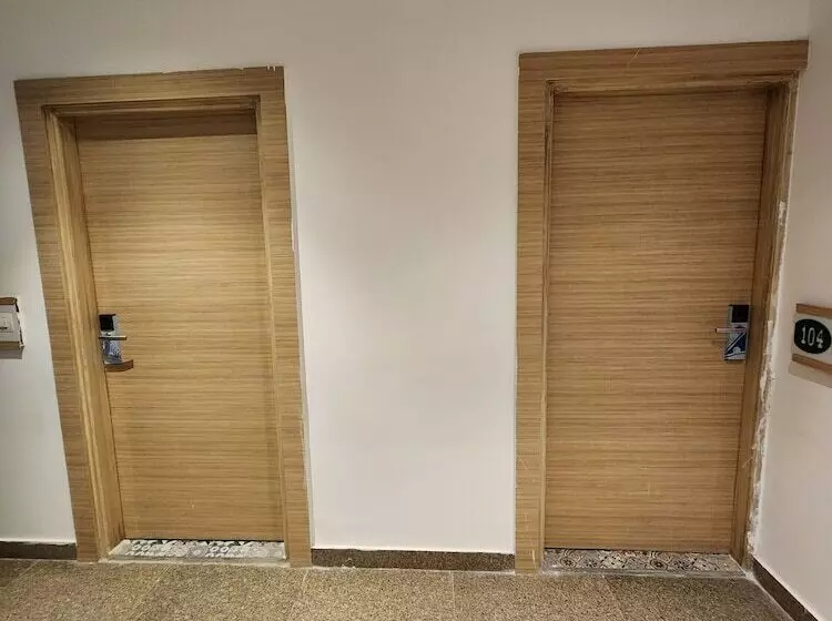 Fotos del hotel Square9  Near Huda Metro , Fortis & Cloud9:  10