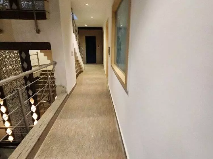 Fotos del hotel Square9  Near Huda Metro , Fortis & Cloud9:  23