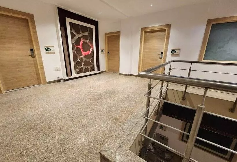 Fotos del hotel Square9  Near Huda Metro , Fortis & Cloud9:  11