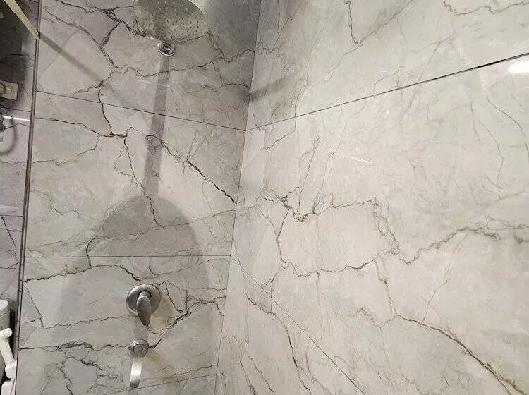 Fotos del hotel Square9  Near Huda Metro , Fortis & Cloud9:  4