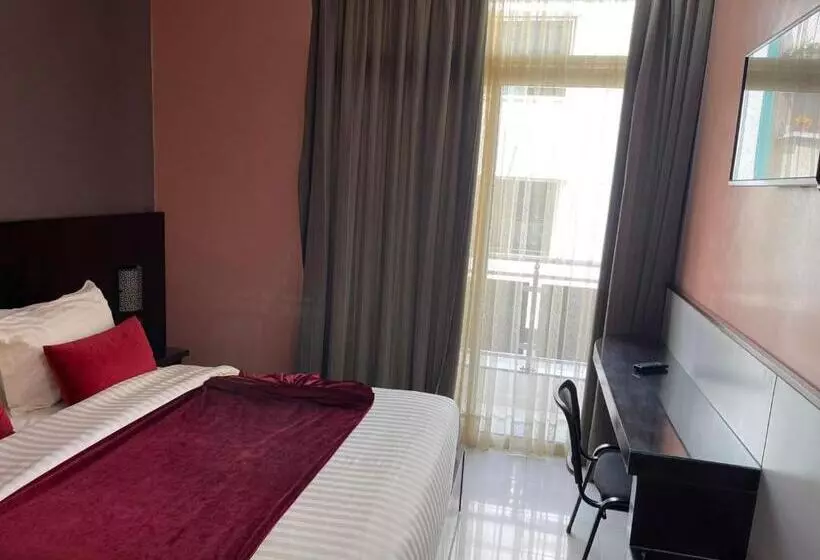 Fotos del hotel La Capitale:  16