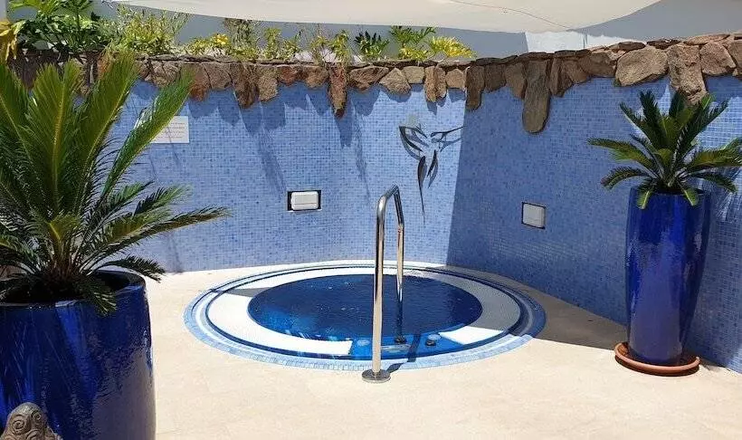 Birdcage Gay Men Resort And Lifestyle