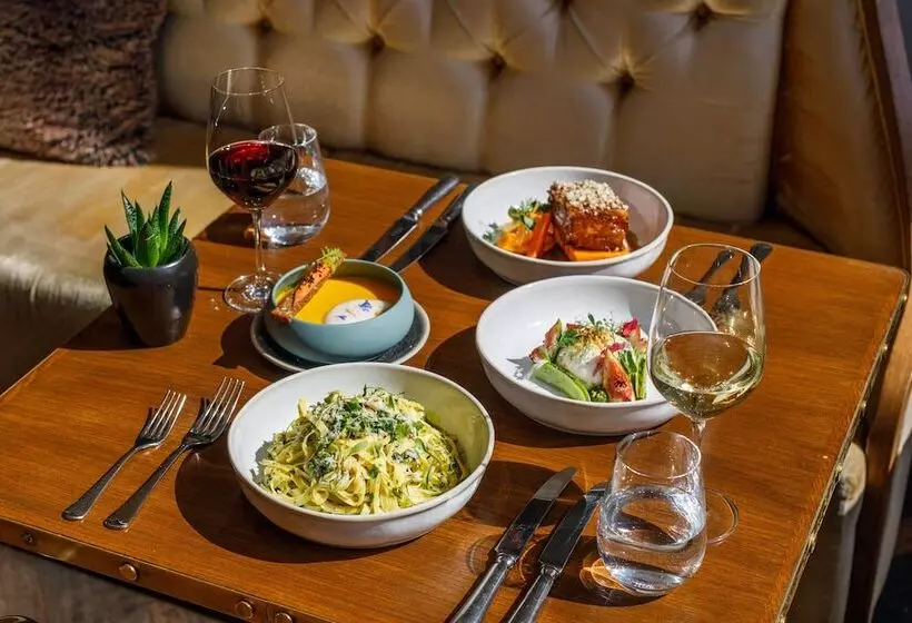 Fotos del hotel The Athenaeum Hotel & Residences:  15