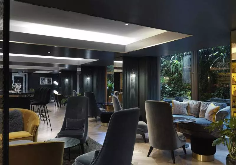 Fotos del hotel The Athenaeum Hotel & Residences:  2