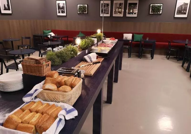 Fotos del hotel Moment Hotels:  16