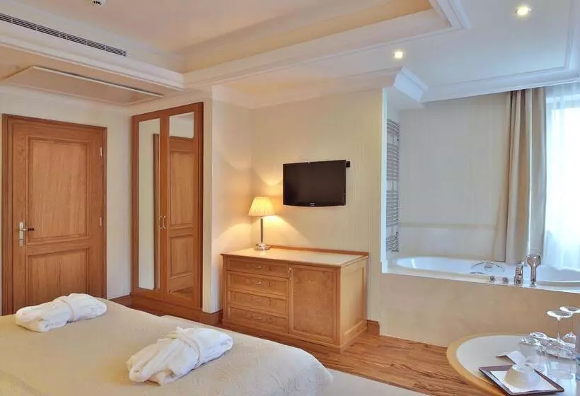 Fotos del hotel Retro Riverside Wellness Resort:  5