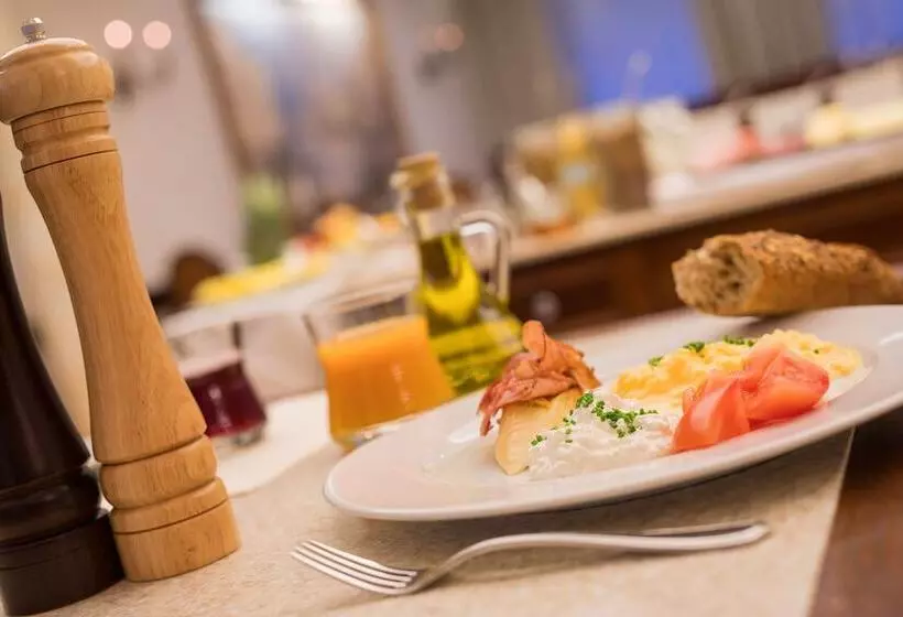 Fotos del hotel Retro Riverside Wellness Resort:  35