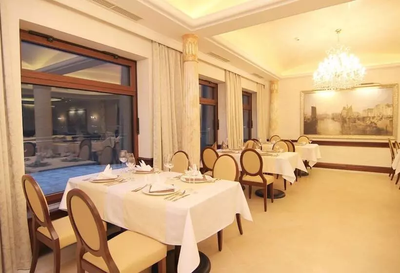 Fotos del hotel Retro Riverside Wellness Resort:  43