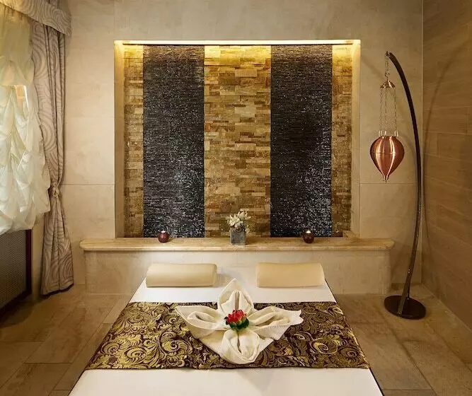 Fotos del hotel Retro Riverside Wellness Resort:  25