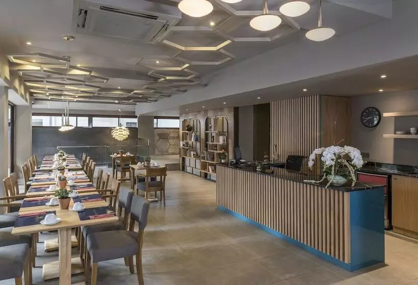 Fotos del hotel Upsuites:  6